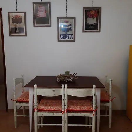 Nicole - Tavernetta Corallo